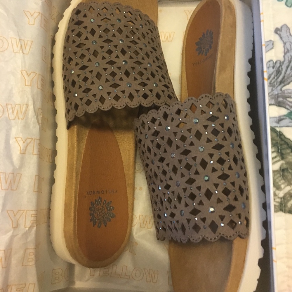 Yellow box sandals worn once size 7 1/2